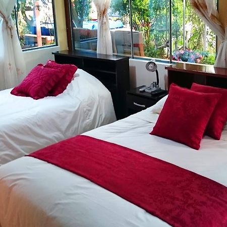 Hostal El Parque Tababela Ngoại thất bức ảnh