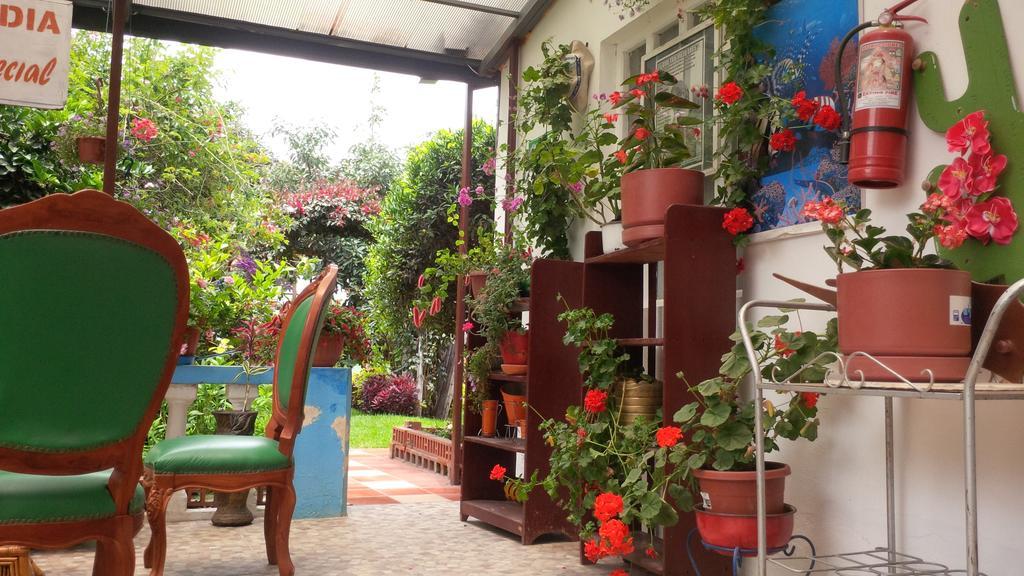 Hostal El Parque Tababela Ngoại thất bức ảnh