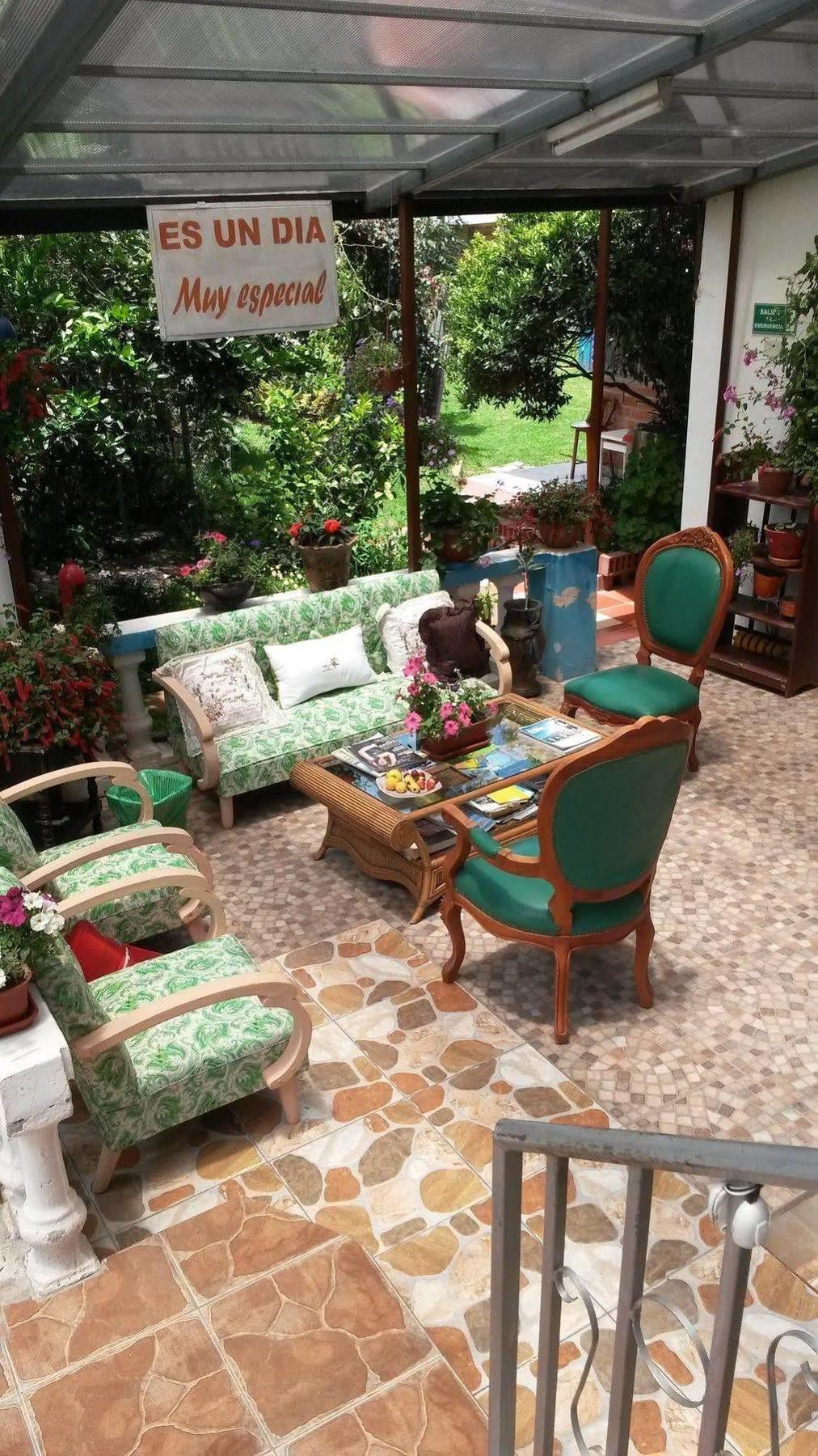 Hostal El Parque Tababela Ngoại thất bức ảnh