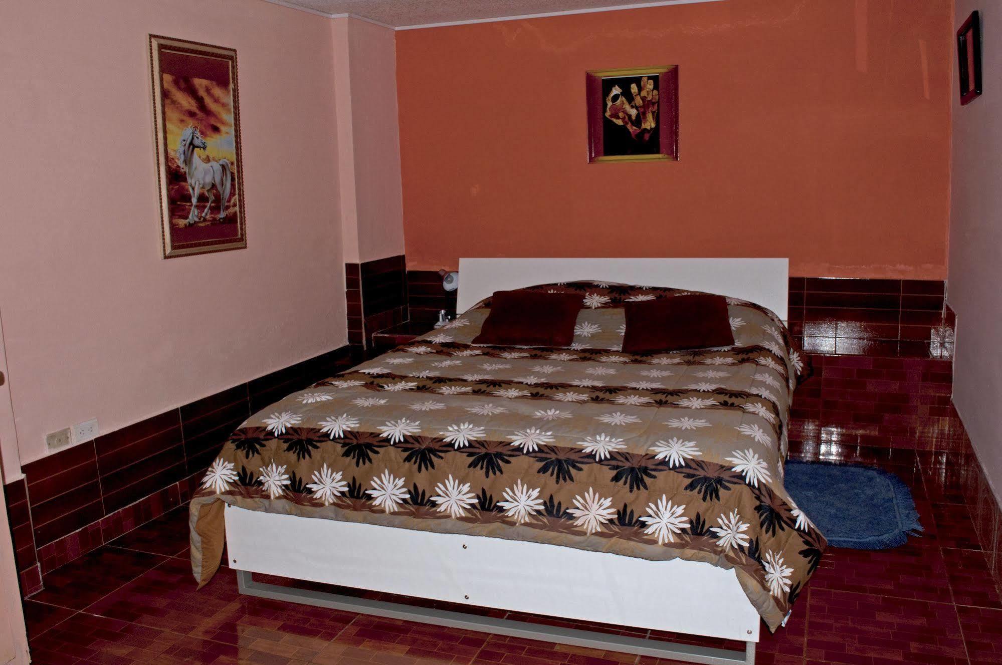 Hostal El Parque Tababela Ngoại thất bức ảnh